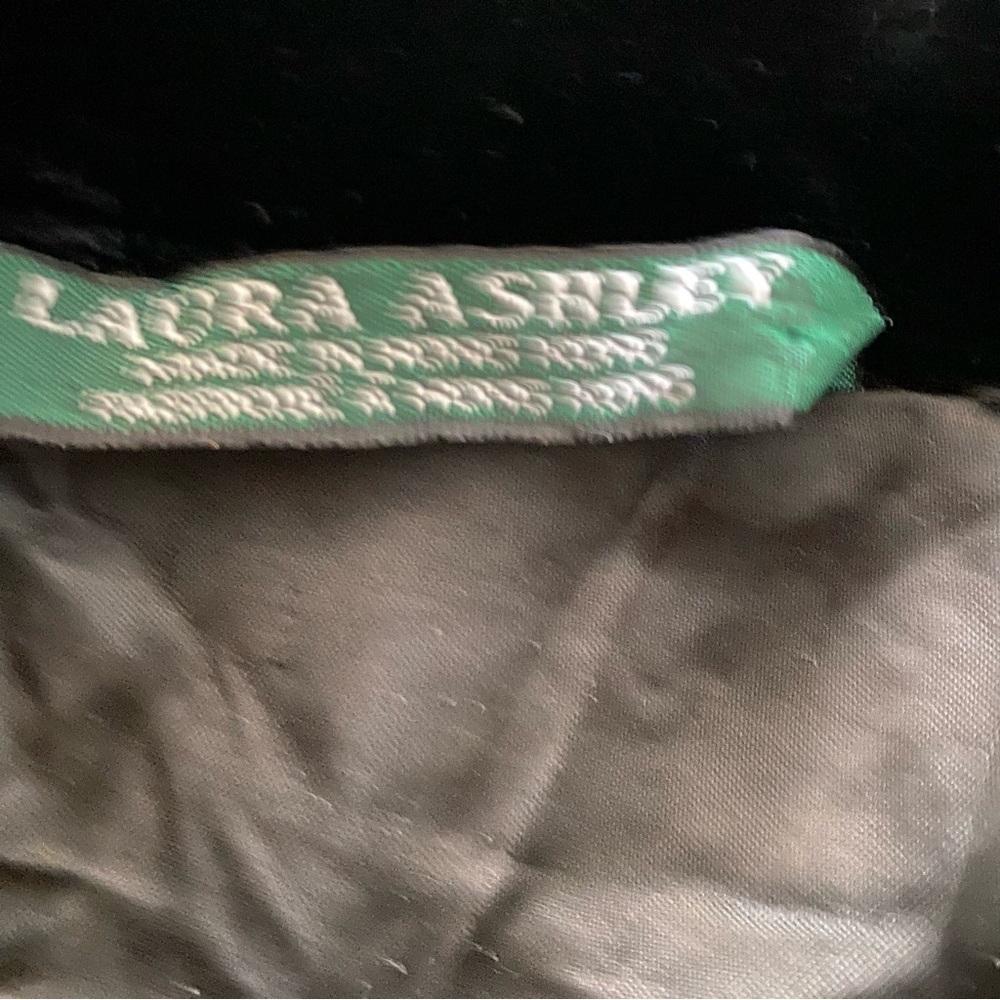 Beautiful vintage Laura Ashley silk velvet opera coat - Picture 5 of 5